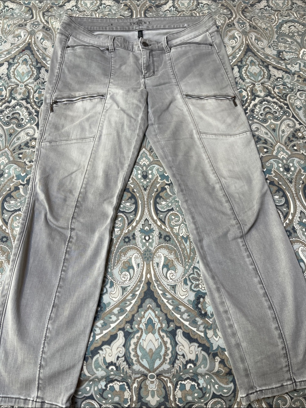 White Mountain Gray Skinny Jeans